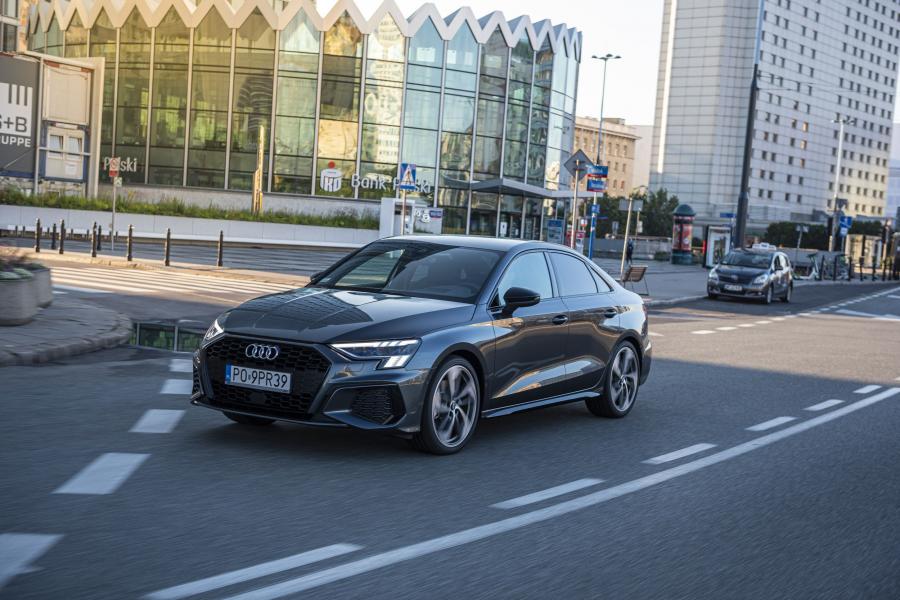  Audi A3 Sedan 35 TFSI S-Line 2020 года  (WW) (фото 4 из 40)